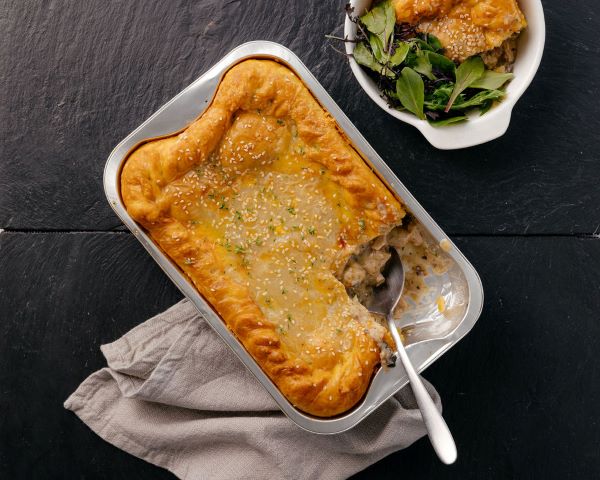 SHERRY KITCHEN HEAT & EAT CHICKEN PIE MED